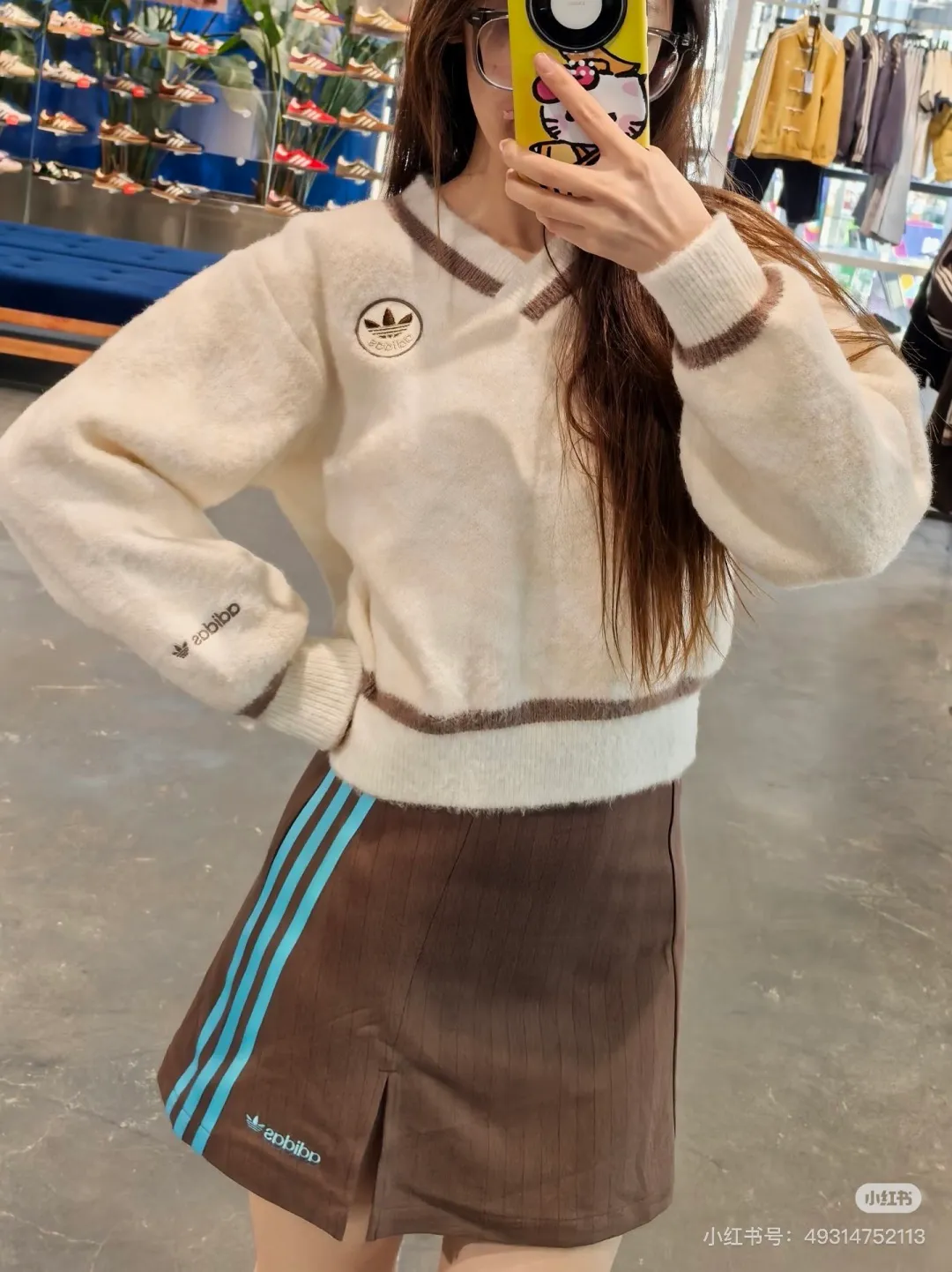Adidas V-neck pullover sweater White upper body picture